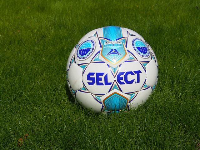 如同铜墙铁 如同铜墙铁